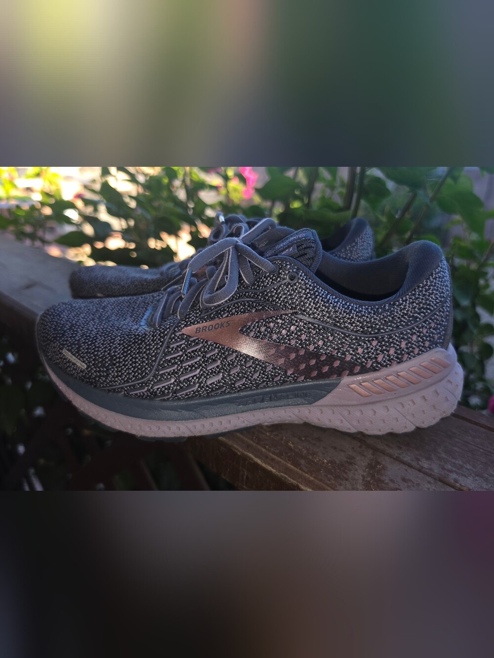 Brooks Adrenaline GTS 21 Women's Size 8 Wide (D) Gray Rose Gold Running Shoes